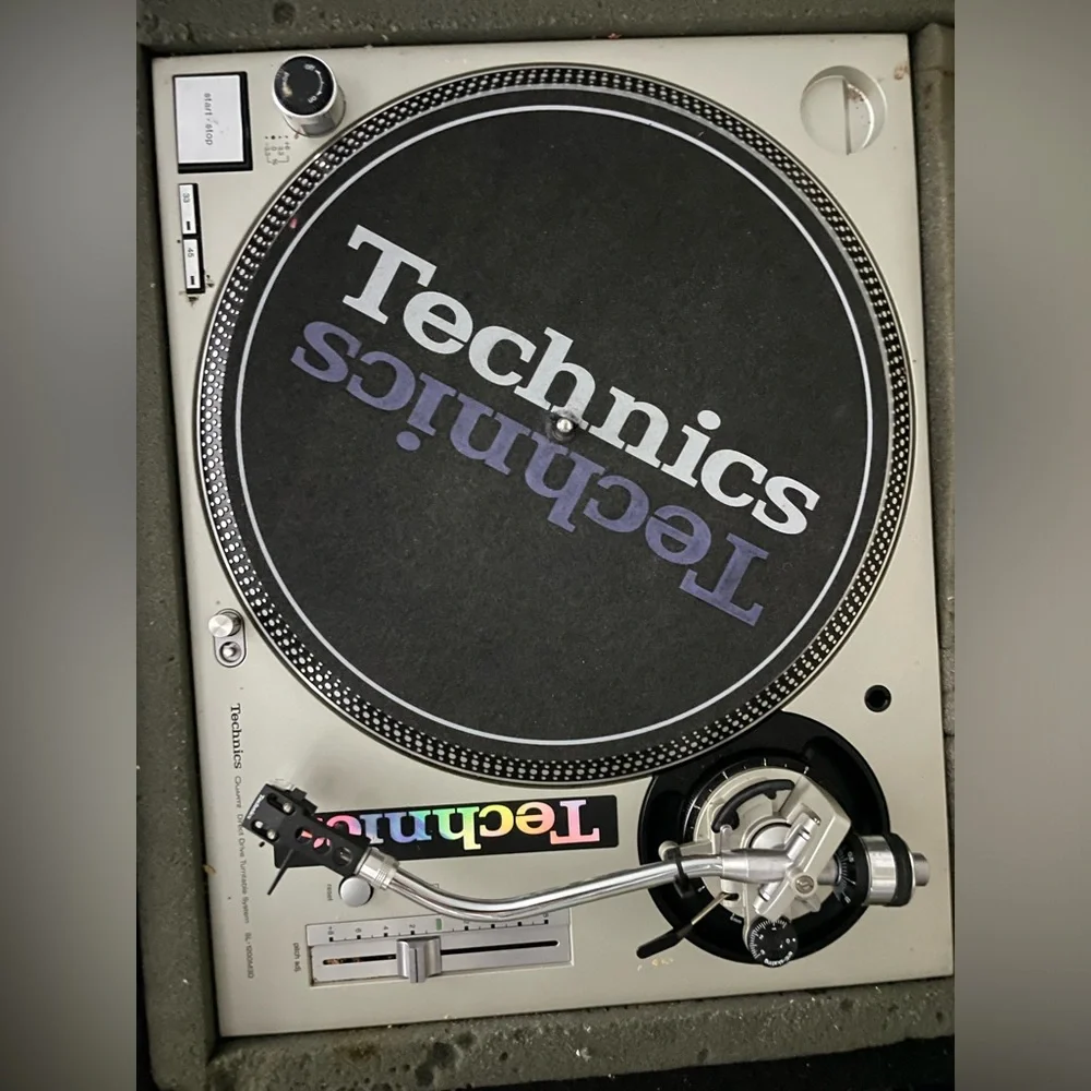 DJ Set-Up / 2 Technics SL1200 MK3 / Rane DJ Mixer / Odyssey Coffin & DJ Stand - Picture 2 of 4